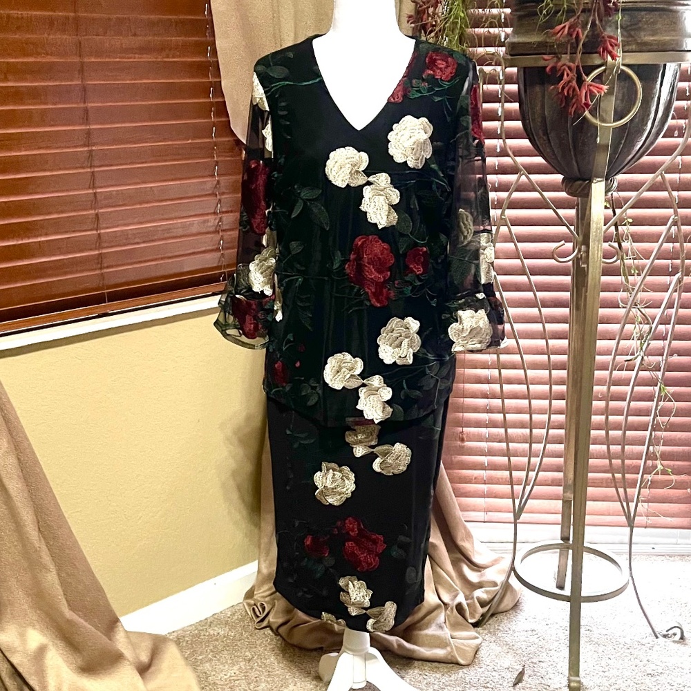 Women's 2 piece dress size S _ NEW ITEM